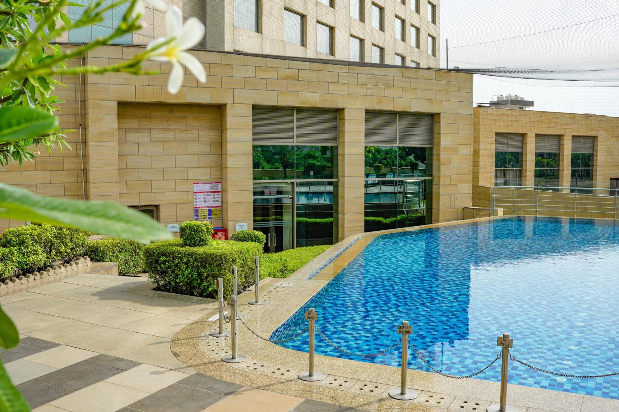 Courtyard By Marriott Gurugram Downtown Hotel Gurgaon Exterior photo