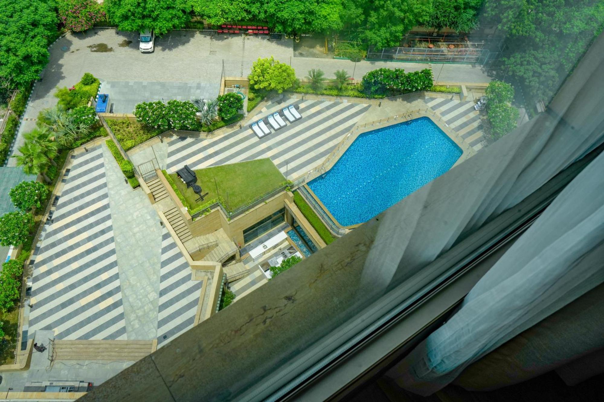 Courtyard By Marriott Gurugram Downtown Hotel Gurgaon Exterior photo